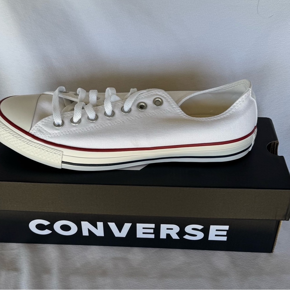NIB Converse White Low Top M 9.5 W 11.5